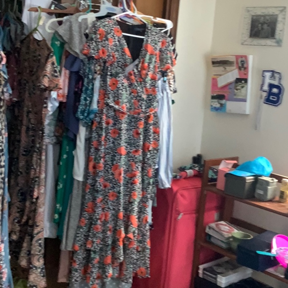 Flowered midi dress with tie belt, never worn, smoke free house